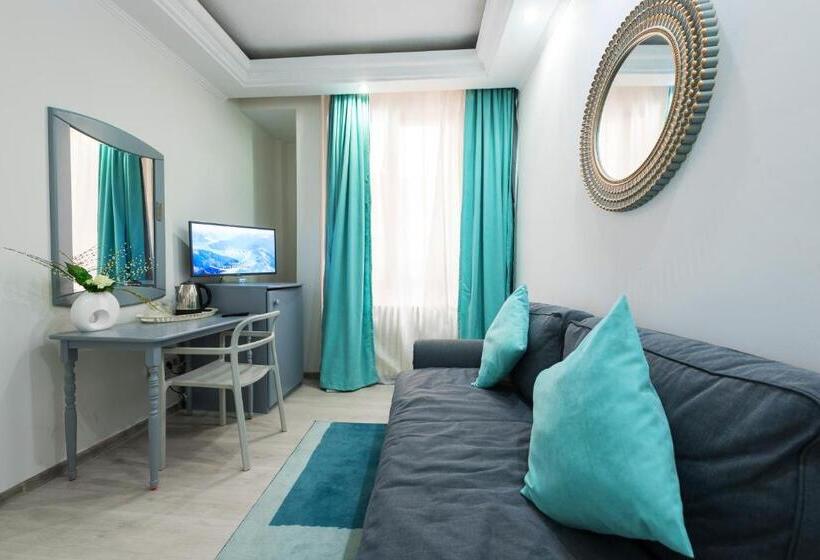 هتل Relax Comfort Suites