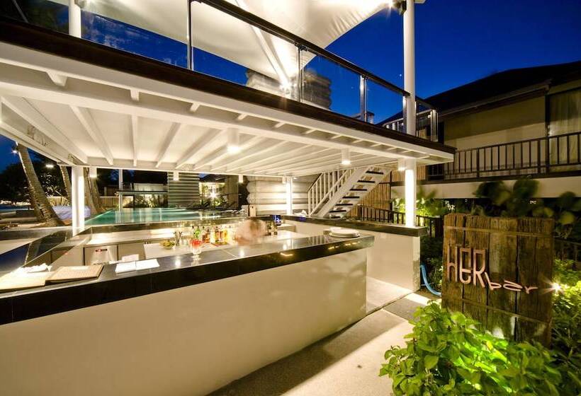 هتل Sareeraya Villas & Suites