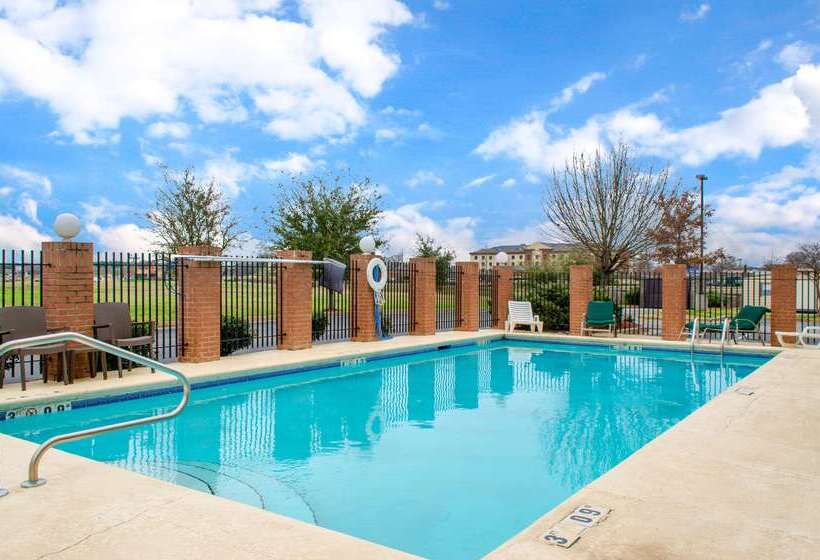 هتل Spark By Hilton Montgomery Eastchase