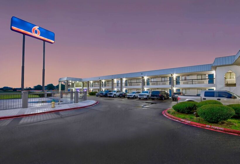 Motel 6 Texarkana, Tx