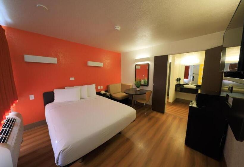 فندق على الطريق The Jackson Southtown