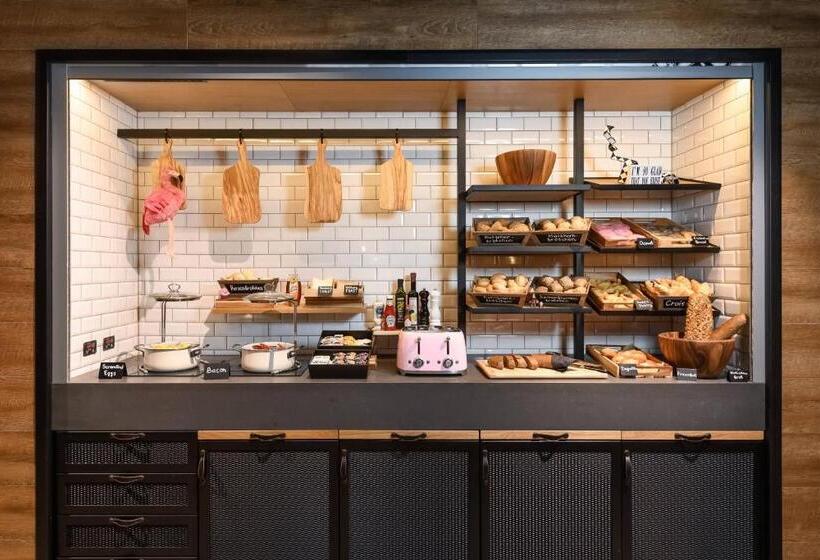 Отель Moxy Stuttgart Feuerbach