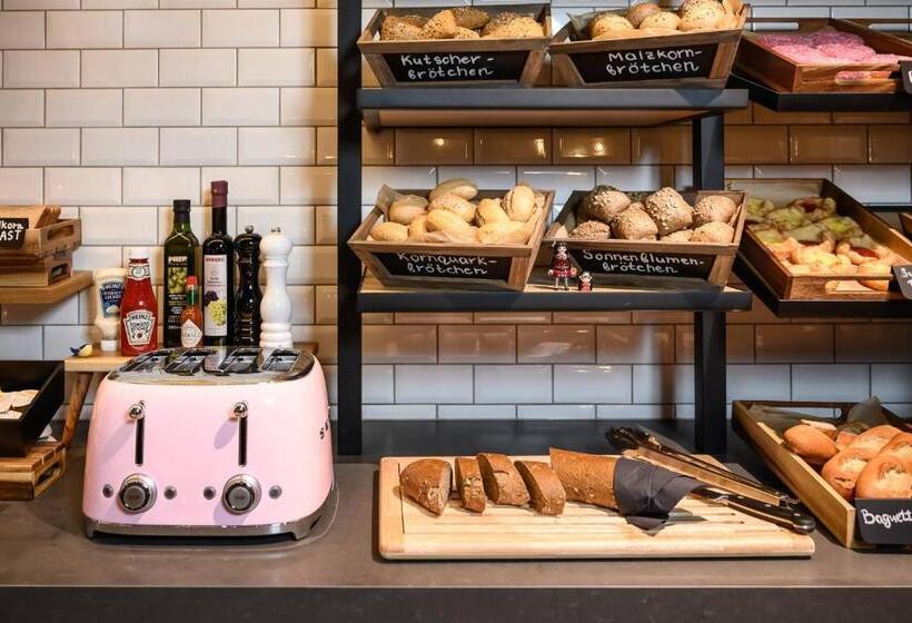 Отель Moxy Stuttgart Feuerbach