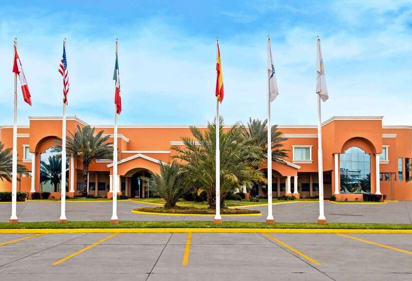בית מלון כפרי Comfort Inn Monterrey Norte
