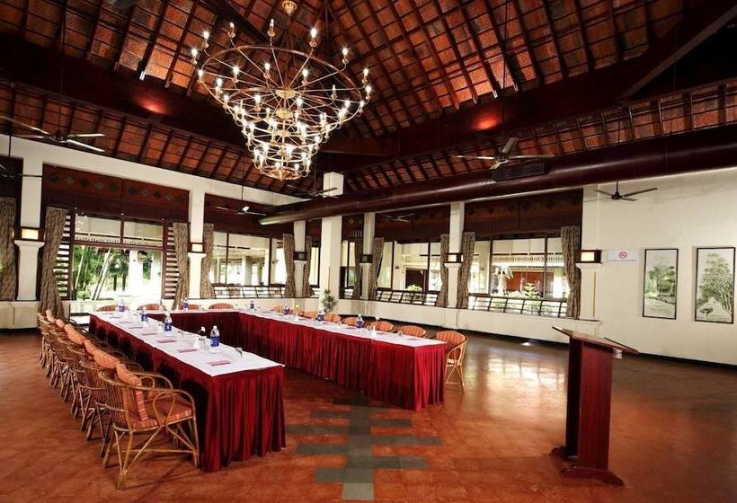 فندق Abad Whispering Palms