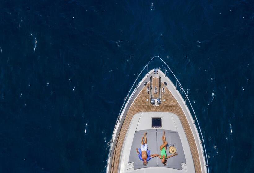 هتل Andronis Luxury Suites