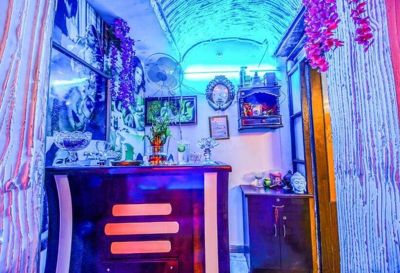 Fabhotel White Klove Paharganj