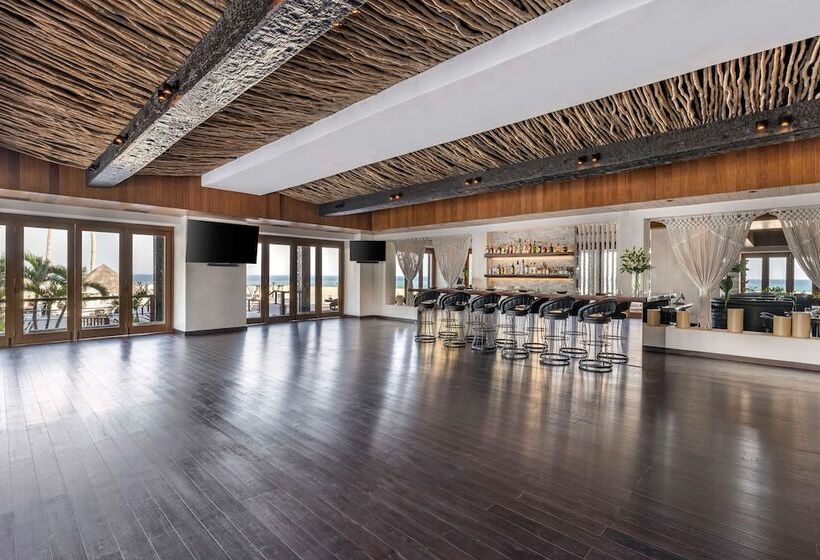 هتل Cabo Azul, A Hilton Vacation Club