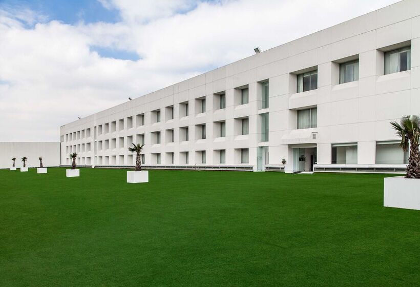 ホテル NH Collection México City Airport T2