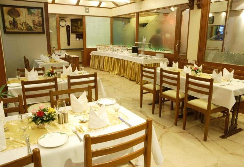 فندق Regal Enclave