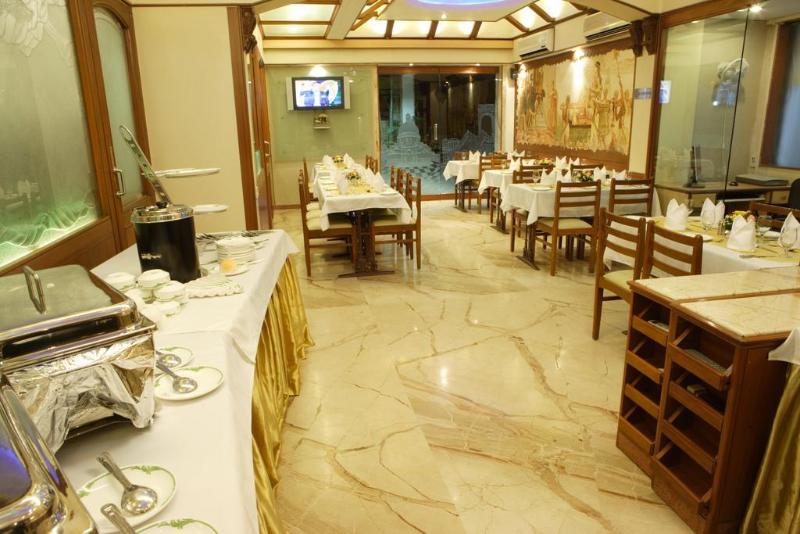 فندق Regal Enclave