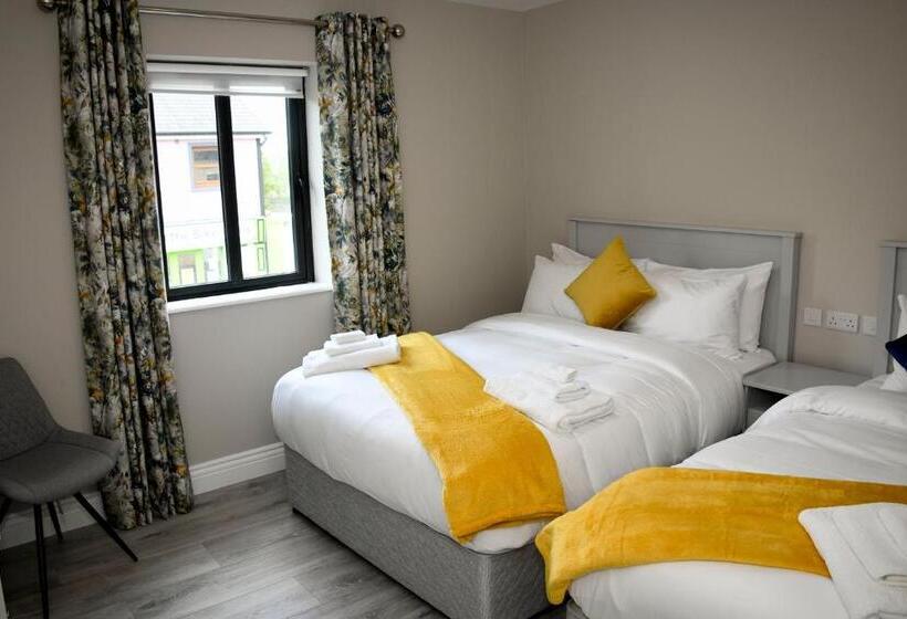 مبيت وإفطار The Leitrim Inn And Blueway Lodge