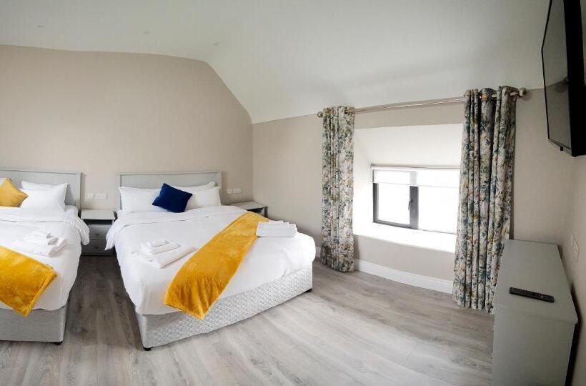 مبيت وإفطار The Leitrim Inn And Blueway Lodge
