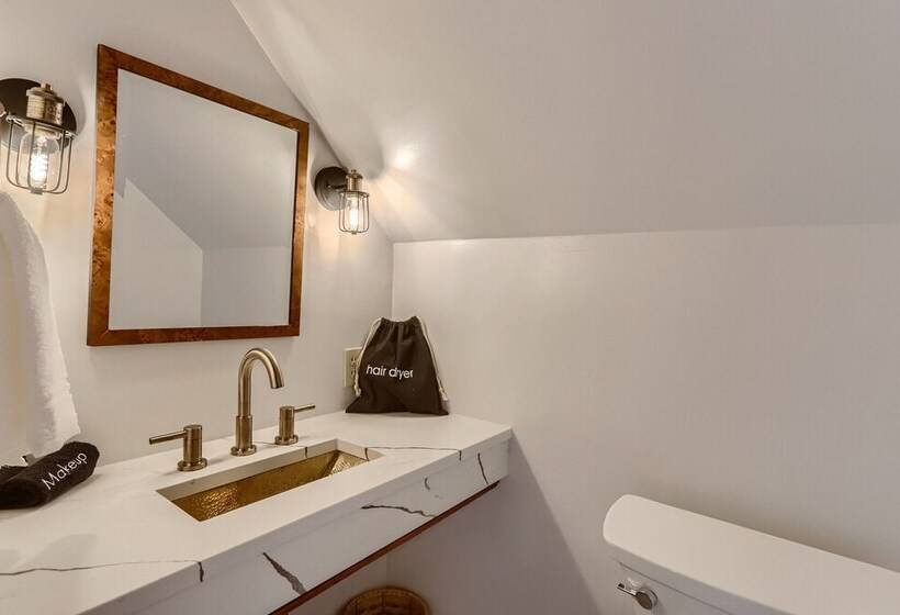 Отель A Lodge Lyons