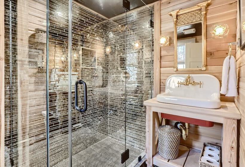 Отель A Lodge Lyons