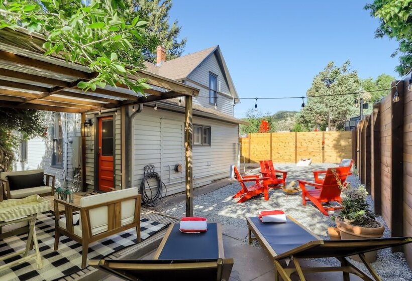 Отель A Lodge Lyons