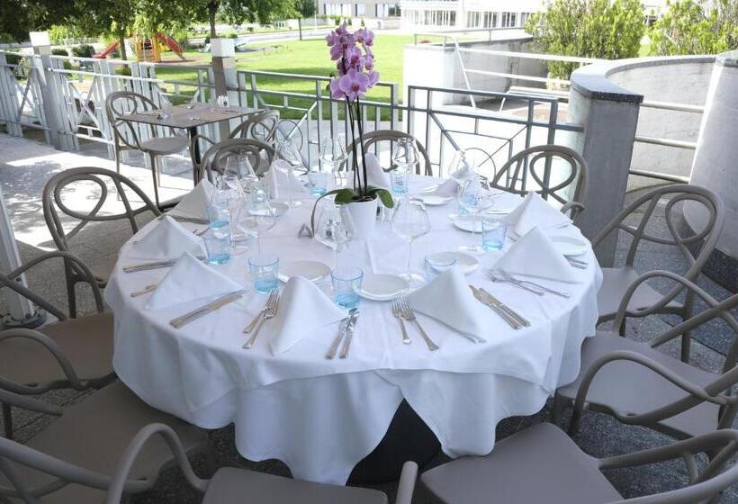 ホテル Boutique Hôtel De L Ecu Vaudois