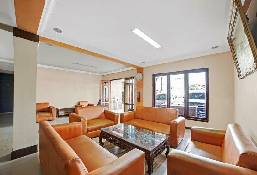 فندق Oyo 90487 Wisma Kuta Karang Baru
