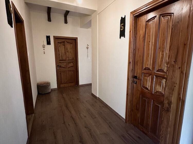 بنسيون Guesthouse Shtëpia Ime