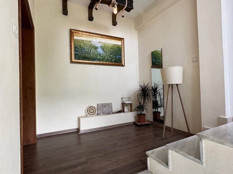 بنسيون Guesthouse Shtëpia Ime