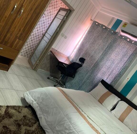 פנסיון Maxjen Haven Guest House