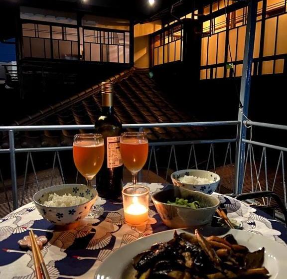 بنسيون Okiya Guest House & Tapas Bar