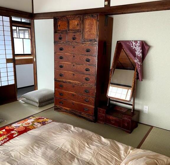 بنسيون Okiya Guest House & Tapas Bar