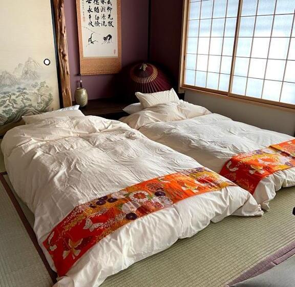بنسيون Okiya Guest House & Tapas Bar