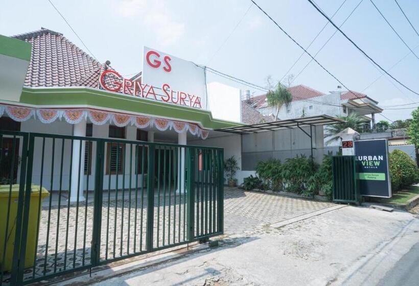 پانسیون Urbanview Hotel Griya Surya Malang By Reddoorz