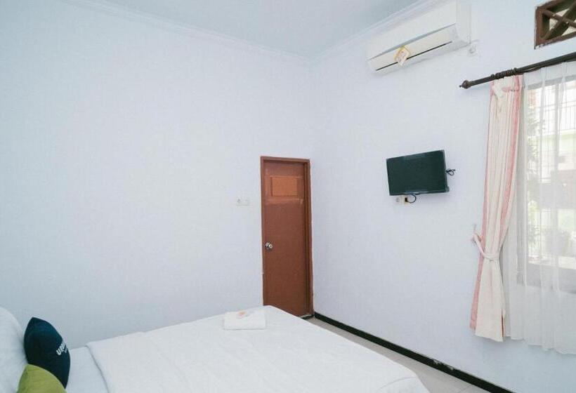پانسیون Urbanview Hotel Griya Surya Malang By Reddoorz