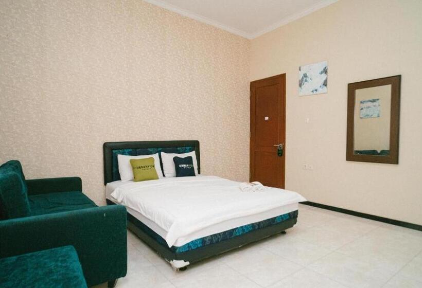 پانسیون Urbanview Hotel Griya Surya Malang By Reddoorz