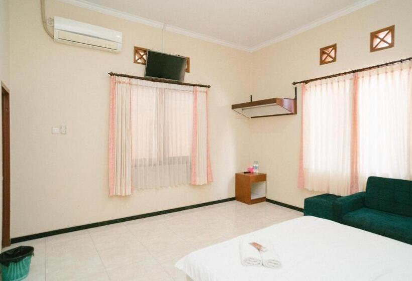 پانسیون Urbanview Hotel Griya Surya Malang By Reddoorz