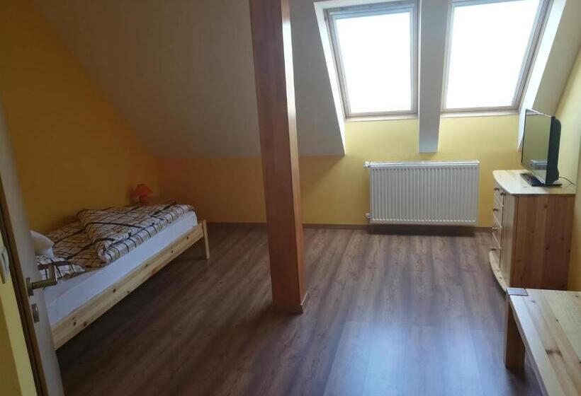 فندق صغير Miklós Fogadó és étterem