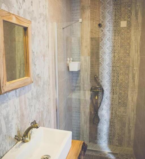 تختخواب و صبحانه The Iskemleci Guest House
