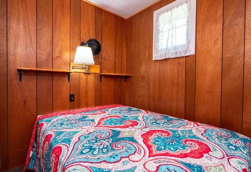 Bel Air Cottages And Motel