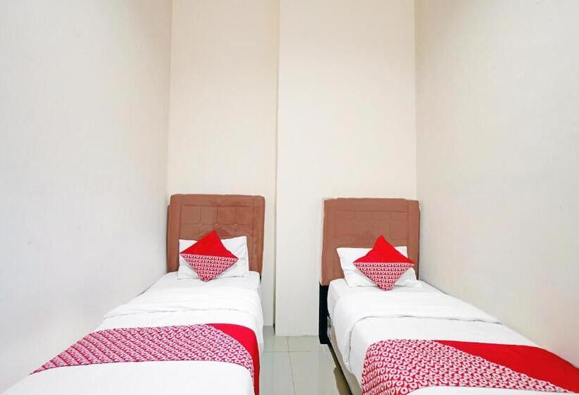 هتل Reddoorz At Jalan Stm Medan 2