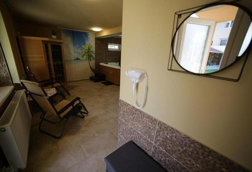 بنسيون Fónagy Apartmanok