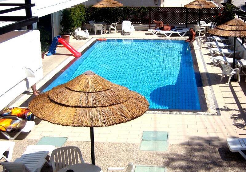 هتل Caravel Apartment