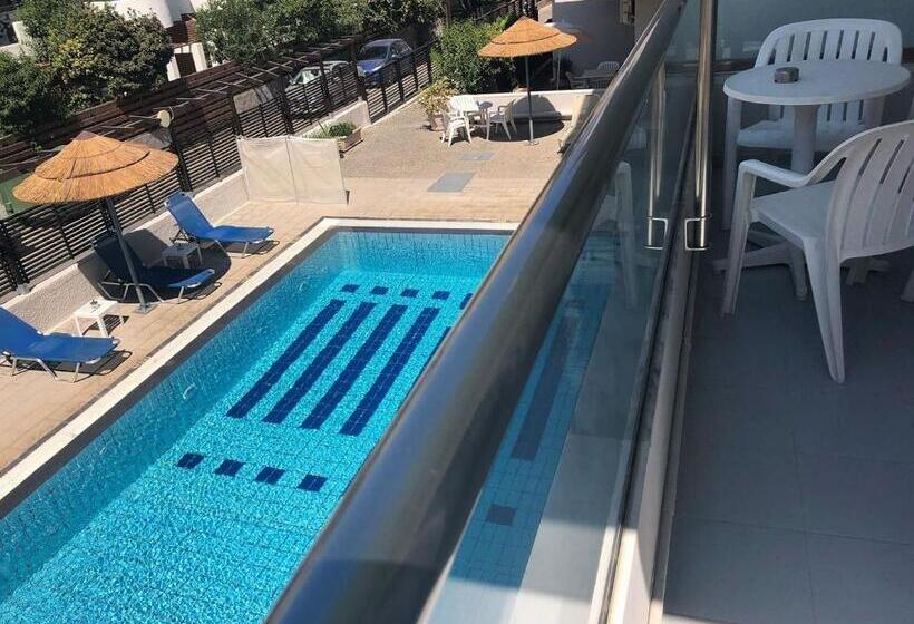 هتل Caravel Apartment