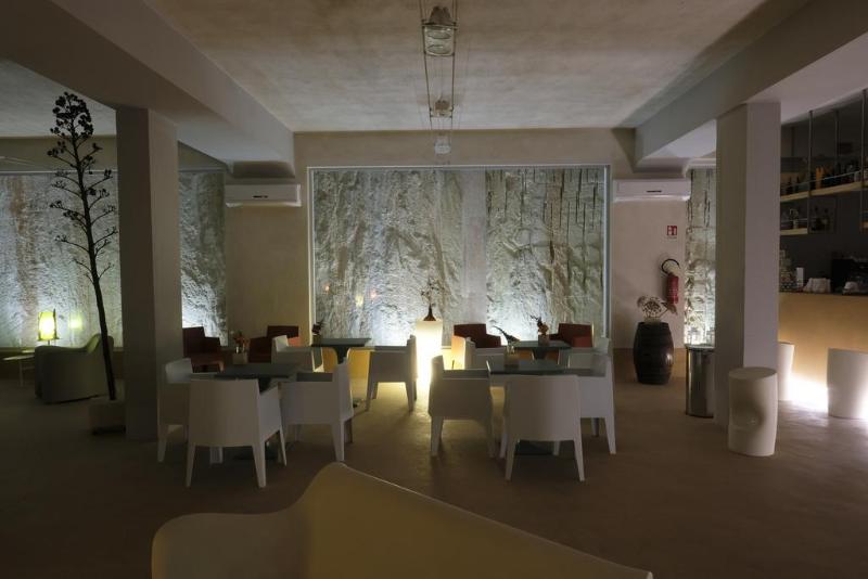 هتل Cave Bianche
