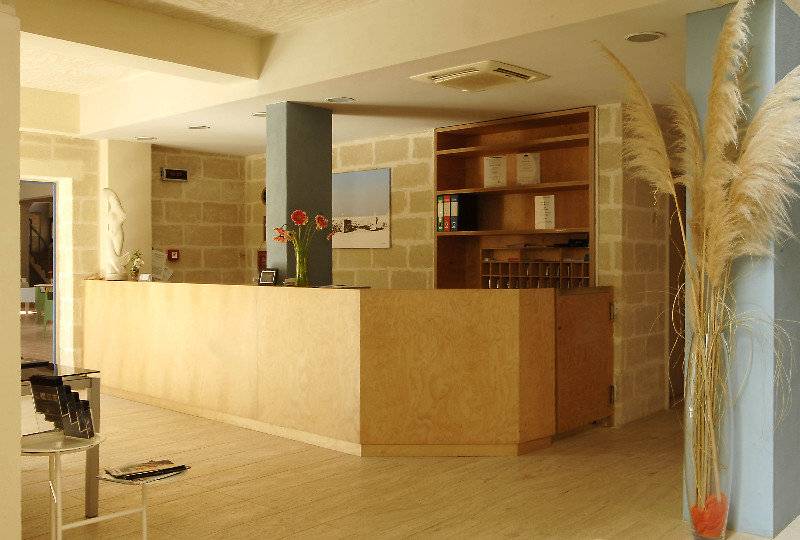 هتل Cave Bianche
