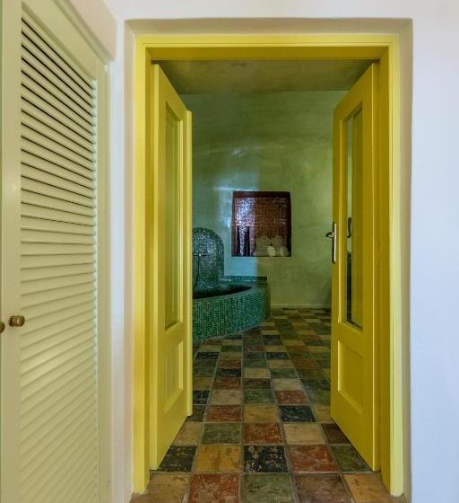 هتل Dreams Luxury Suites