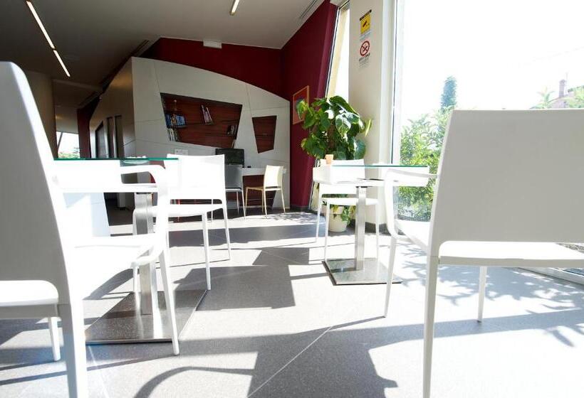 هتل Ibis Styles Catania Acireale
