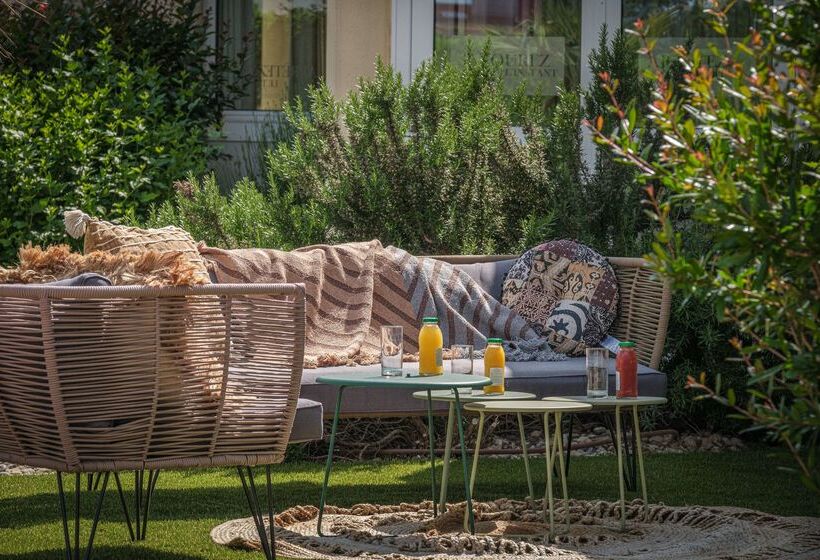 هتل Kyriad Lyon Est Bron Eurexpo Le Cottage