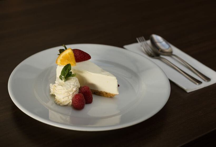 Отель Rochestown Lodge