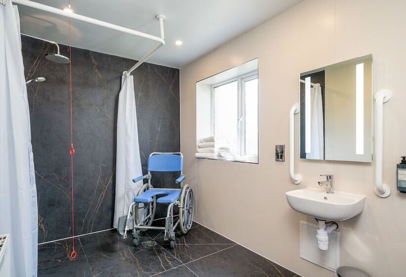 Отель Rochestown Lodge