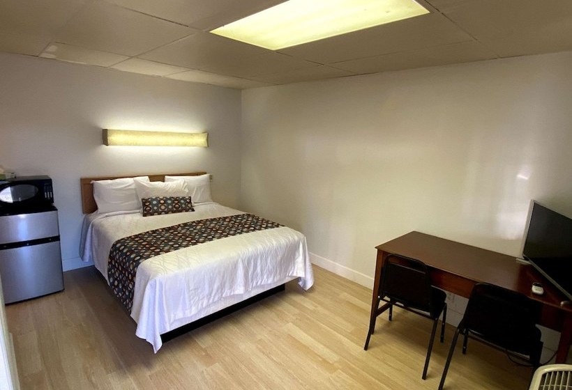 모텔 Rodeway Inn