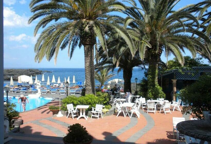 هتل Arathena Rocks