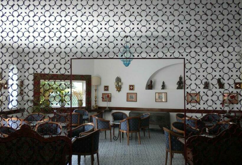 هتل Arathena Rocks