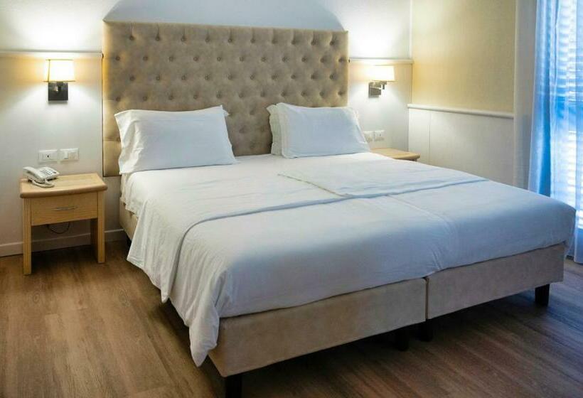 هتل Arathena Rocks